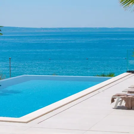 فيلة New! Seaview Bota: A Luxurious Coastal Retreat In بودْسْتغانا