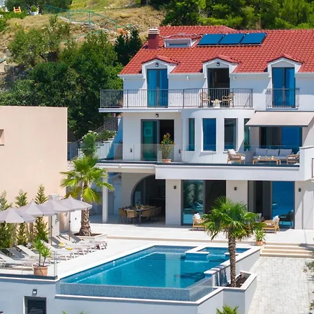 New! Seaview Bota: A Luxurious Coastal Retreat In فيلة