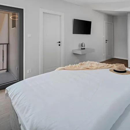 فيلة New! Seaview Bota: A Luxurious Coastal Retreat In *
