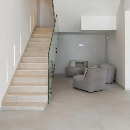 فيلة New! Seaview Bota: A Luxurious Coastal Retreat In بودْسْتغانا