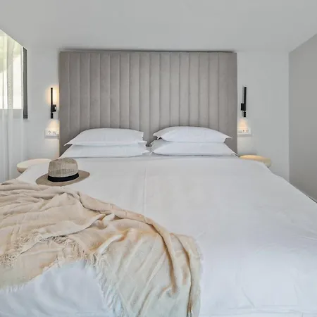 فيلة New! Seaview Bota: A Luxurious Coastal Retreat In بودْسْتغانا