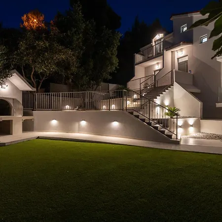 فيلة New! Seaview Bota: A Luxurious Coastal Retreat In *