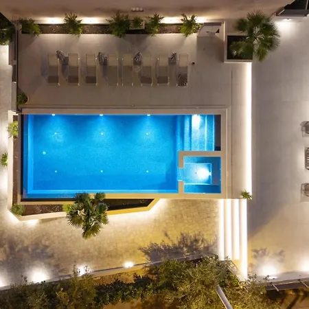 فيلة New! Seaview Bota: A Luxurious Coastal Retreat In *