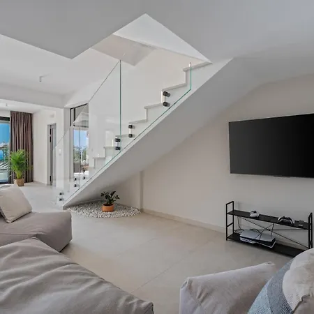New! Seaview Bota: A Luxurious Coastal Retreat In بودْسْتغانا