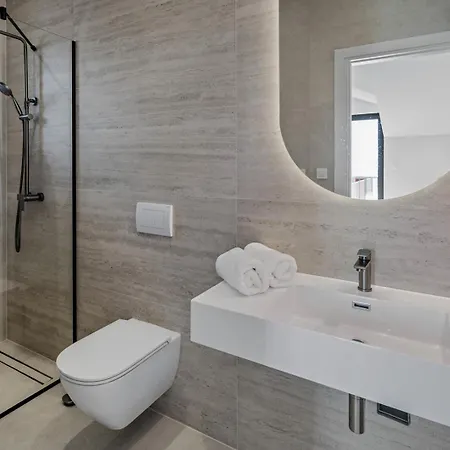 فيلة New! Seaview Bota: A Luxurious Coastal Retreat In